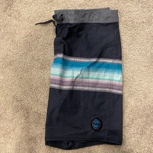quicksilver high line boardshorts size 34